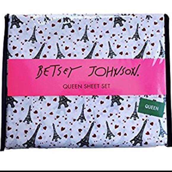Betsey Johnson Paris Eiffel Heart NAVY Queen Sheet - Picture 2 of 4